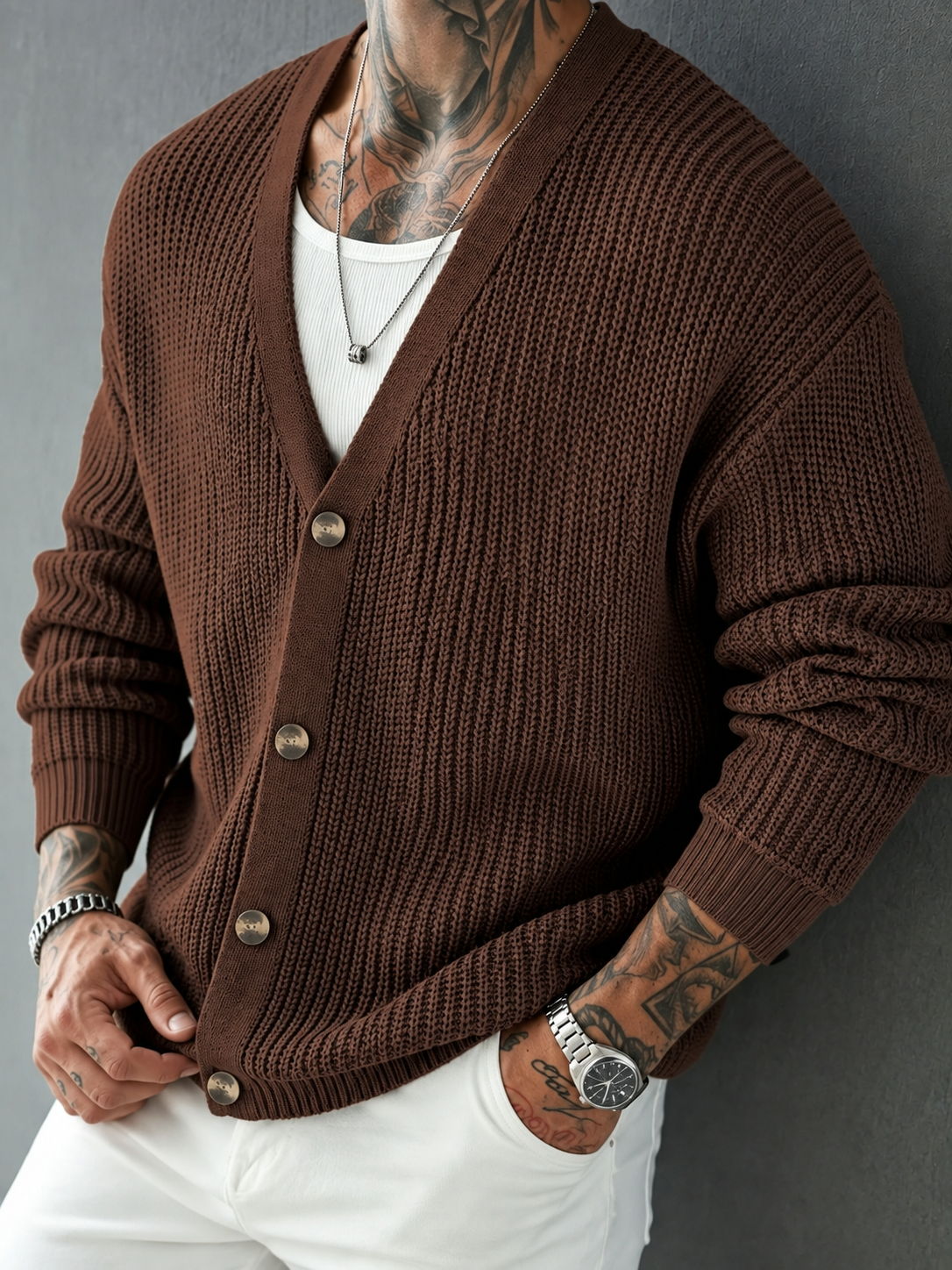 Cardigan med kraftig ribstrik, V-hals og knapper