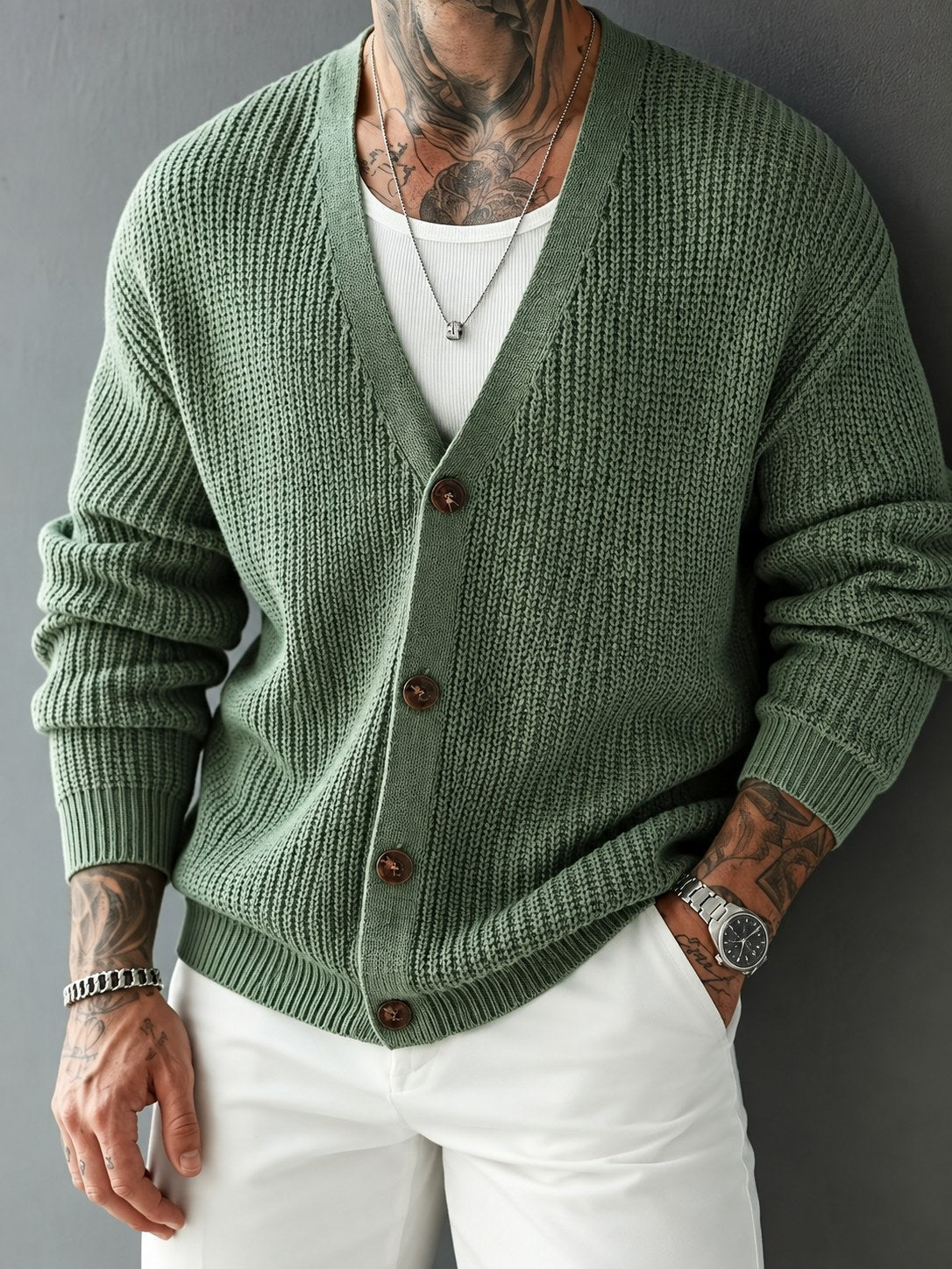 Cardigan med kraftig ribstrik, V-hals og knapper