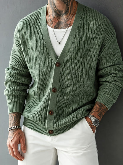 Cardigan med kraftig ribstrik, V-hals og knapper