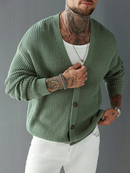 Cardigan med kraftig ribstrik, V-hals og knapper