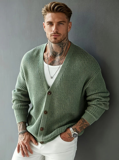 Cardigan med kraftig ribstrik, V-hals og knapper