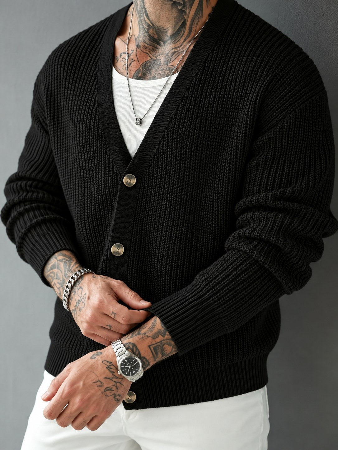 Cardigan med kraftig ribstrik, V-hals og knapper