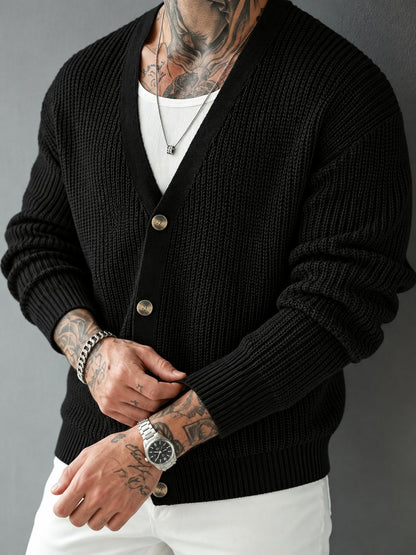 Cardigan med kraftig ribstrik, V-hals og knapper